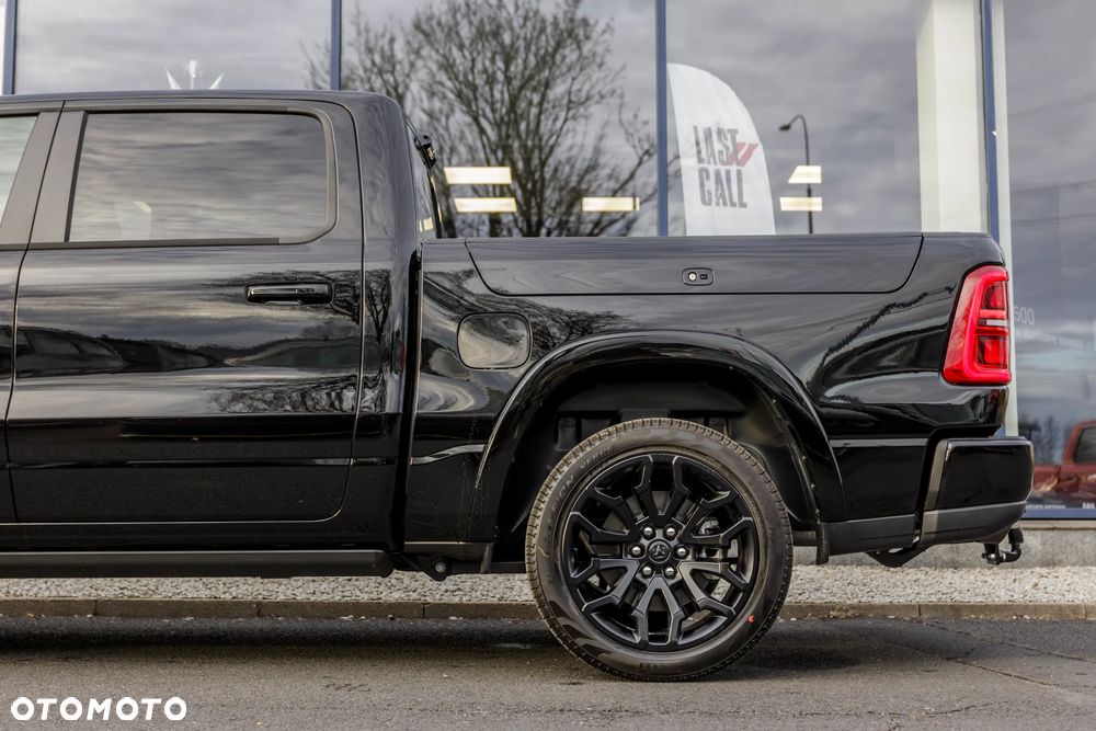 RAM 1500 Limited Night - 36