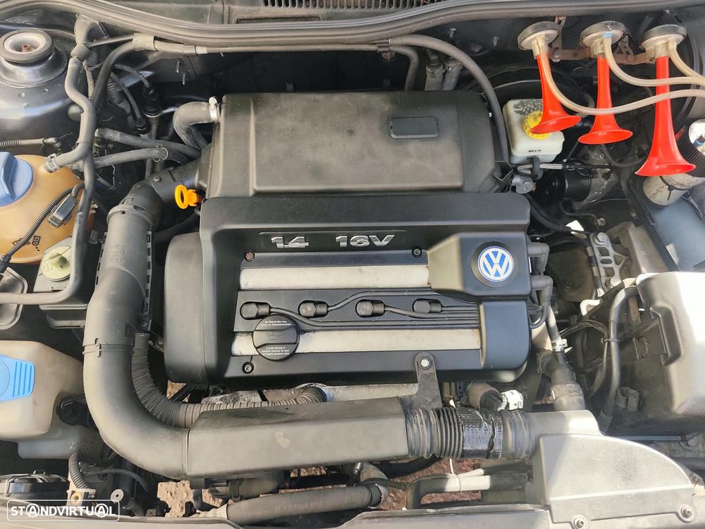 VW Golf 1.4i 25 Anos - 23