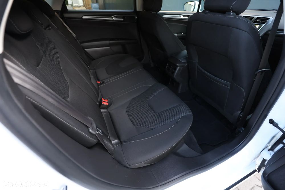 Ford Mondeo 2.0 EcoBlue Titanium - 24