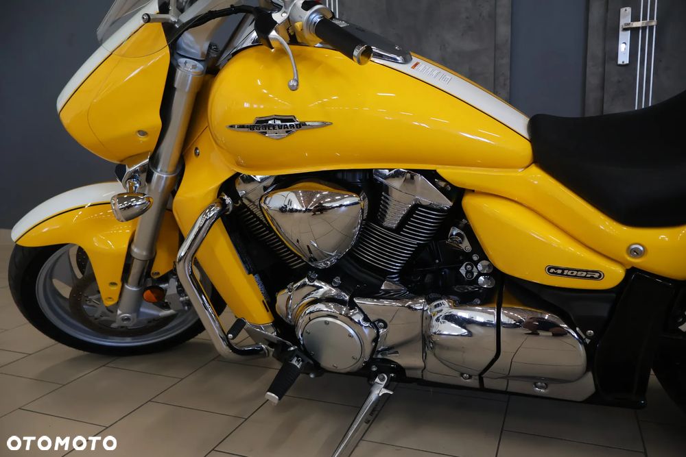 Suzuki Intruder - 37