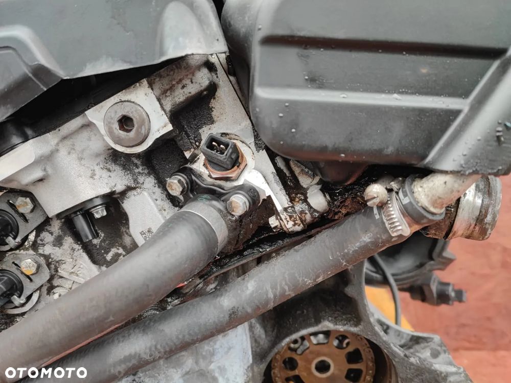 BMW E60 LCI / E61 LCI / E63 LCI / E64 LCI / E90 / E90 LCI / E91 / E91 LCI / E92 / E92 LCI / E93 / E93 LCI. ORYGINALNY KOMPLET SŁUPEK SILNIKA N53B30 + KOLEKTOR SSĄCY + CZUJNIKI WAŁA I WAŁU. O NR: 0 421 310 / 7 523 912 / 7 567 641 OEM. BARDZO DOBRY STAN TECHNICZNY PO PRZEBIEGU 190 TYŚ KM - 8