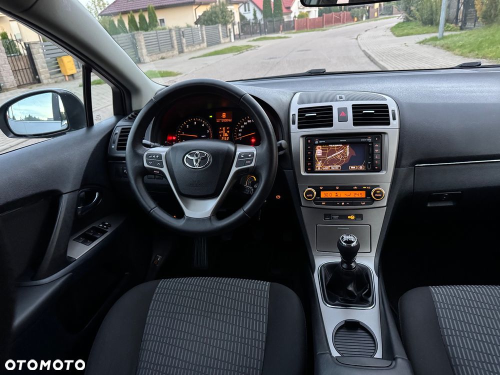 Toyota Avensis 2.0 D-4D Sol Premium - 32