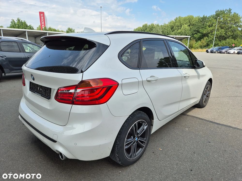 BMW Seria 2 218d Sport Line - 4