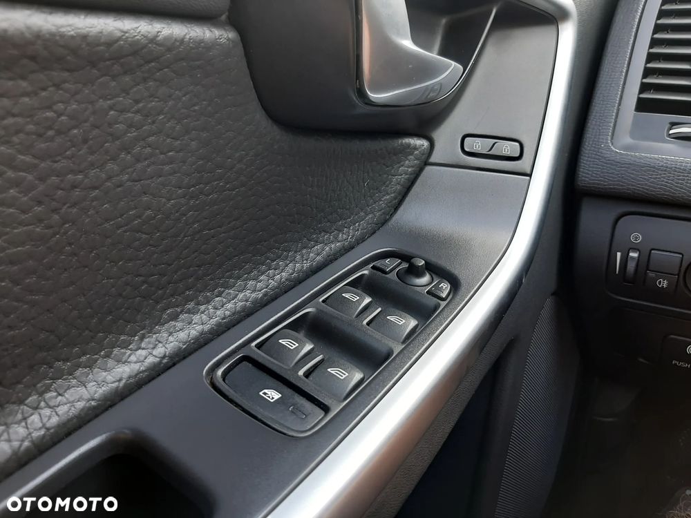 Volvo XC 60 D5 AWD Momentum - 19
