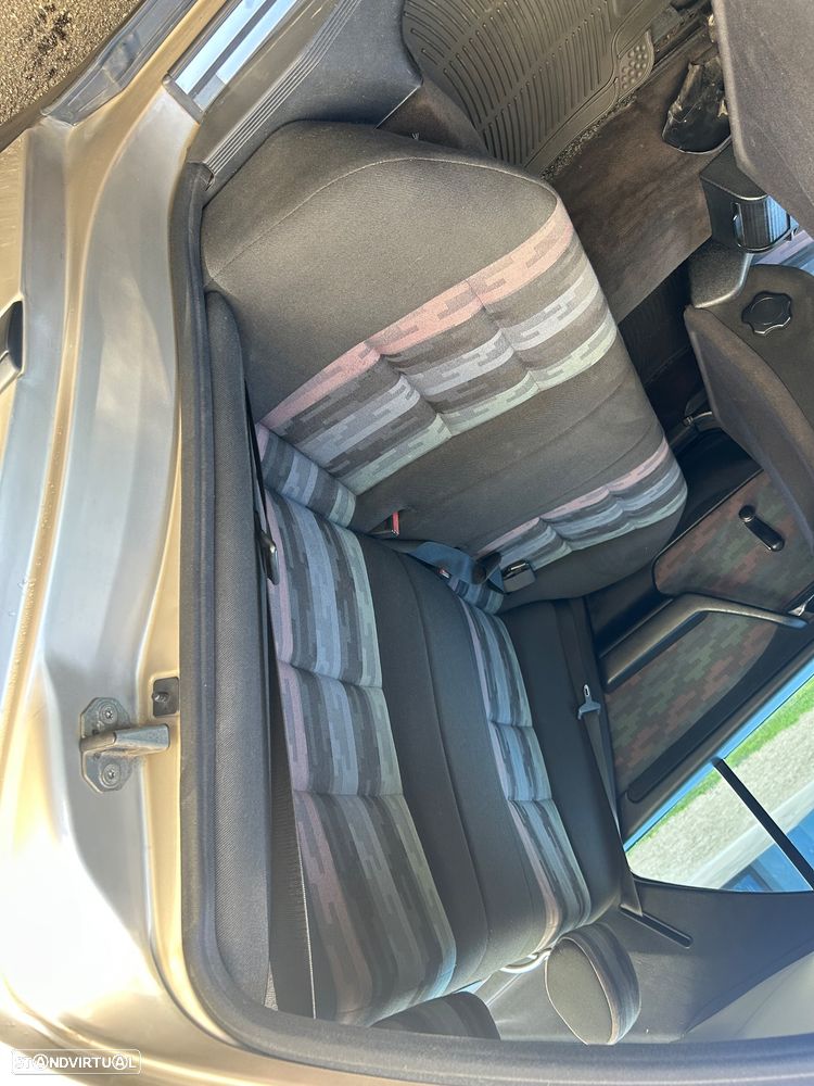 Mercedes-Benz 200 - 7