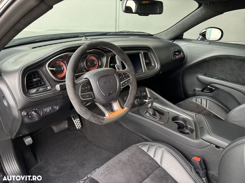 Dodge Challenger - 7