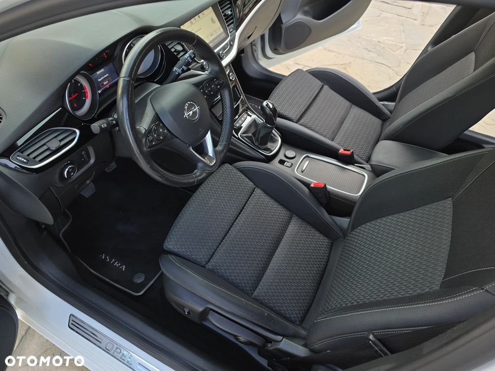 Opel Astra 1.4 Turbo Innovation - 28