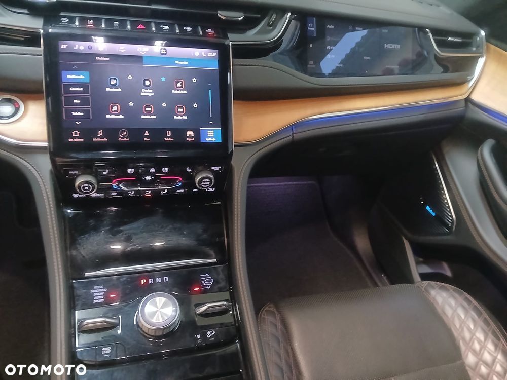 Jeep Grand Cherokee - 15