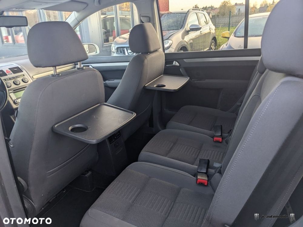 Volkswagen Touran - 10