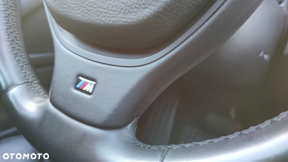 BMW Seria 5 525d Sport-Aut - 33