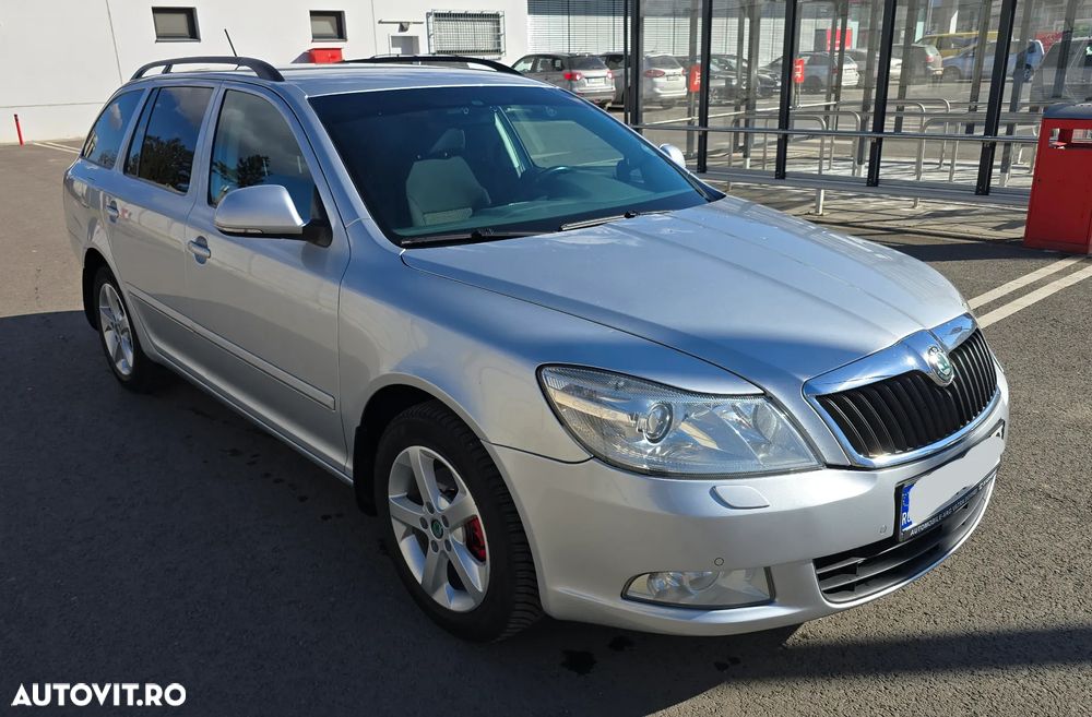 Skoda Octavia 2.0 TDI Ambiente DSG - 1