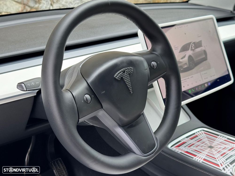 Tesla Model Y Standard Long Range RWD - 16