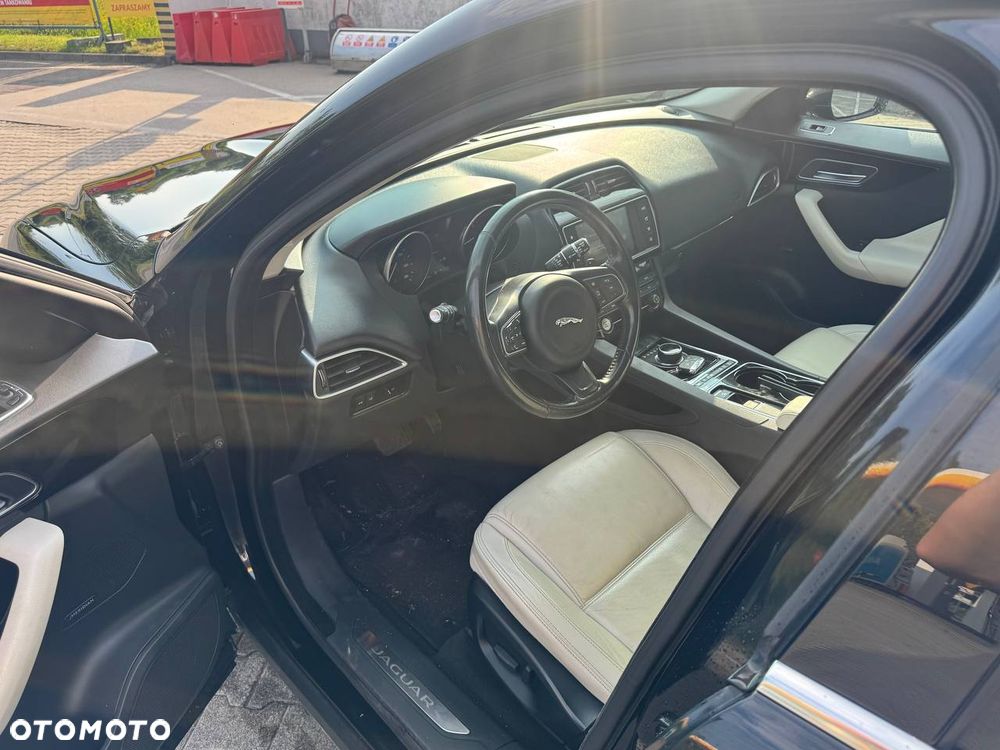Jaguar F-Pace 2.0 i4D AWD R-Sport - 16