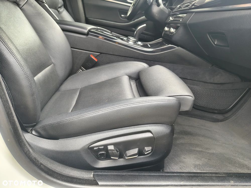 BMW Seria 5 525d xDrive Sport-Aut Luxury Line - 21