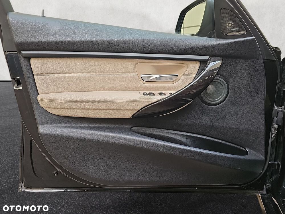 BMW Seria 3 328i xDrive - 27