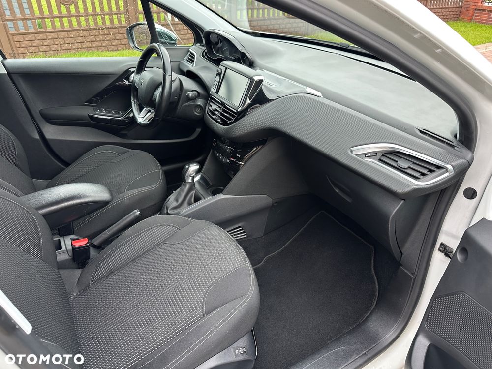 Peugeot 208 1.2 PureTech GPF Signature S&S - 7