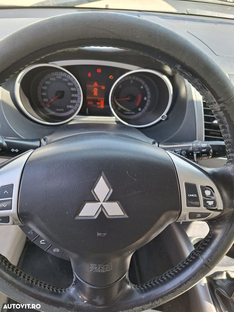 Mitsubishi Outlander 2.0 DI-D Instyle+ - 7