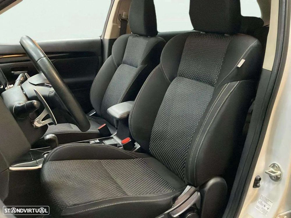 Mitsubishi Outlander - 14