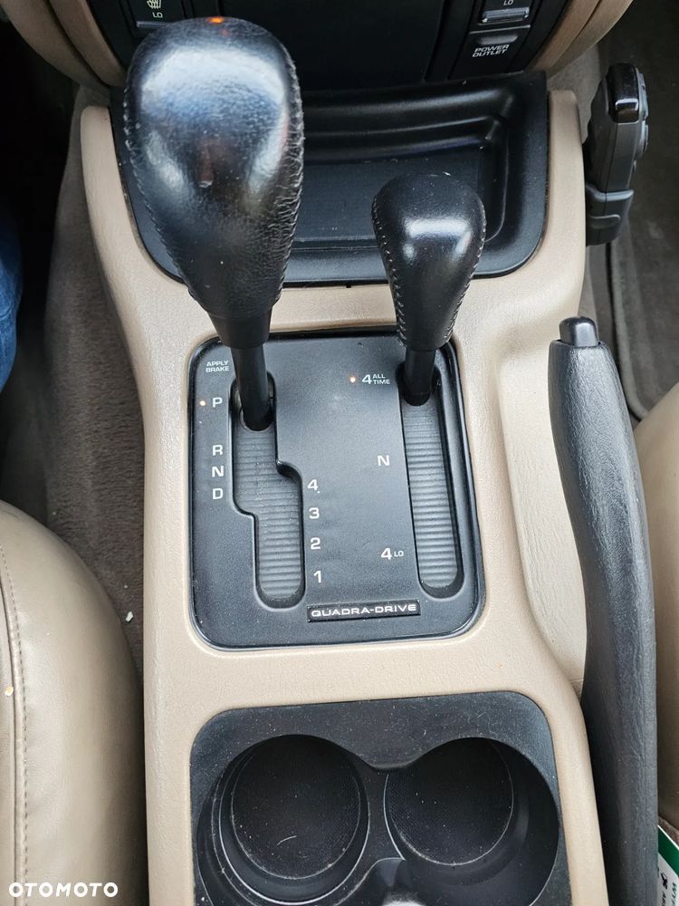 Jeep Grand Cherokee - 25