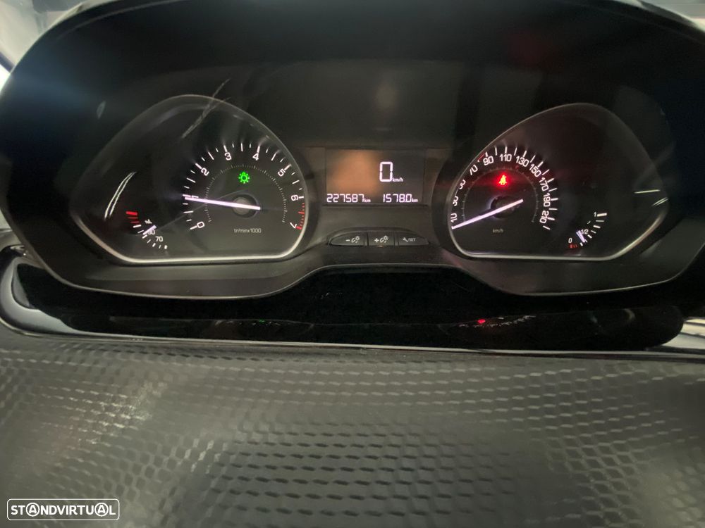Peugeot 208 1.2 PureTech Style - 13
