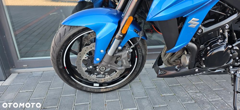 Suzuki GSX - 31