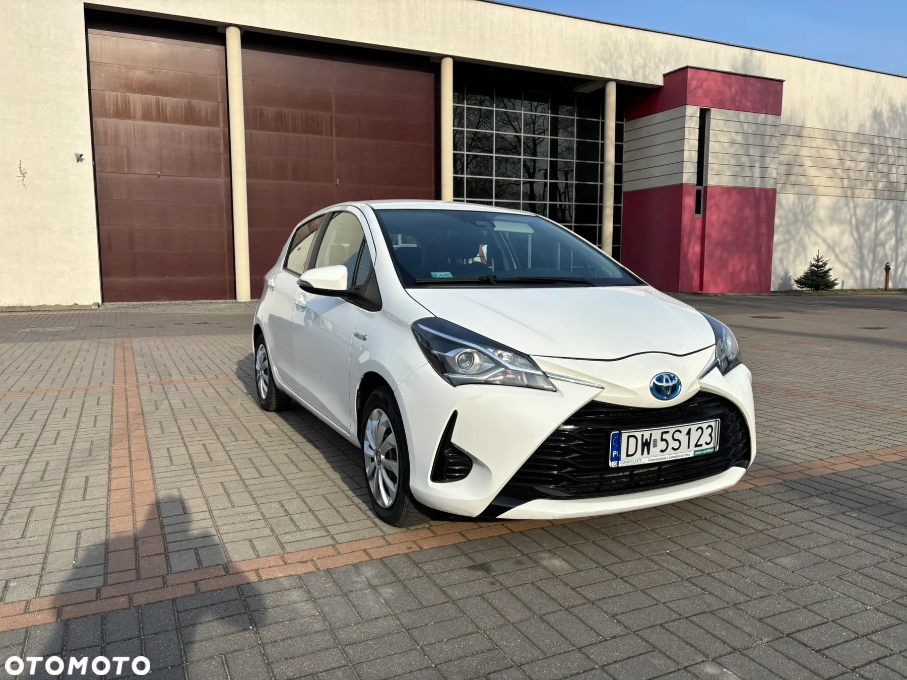 Toyota Yaris Hybrid 100 Premium - 1