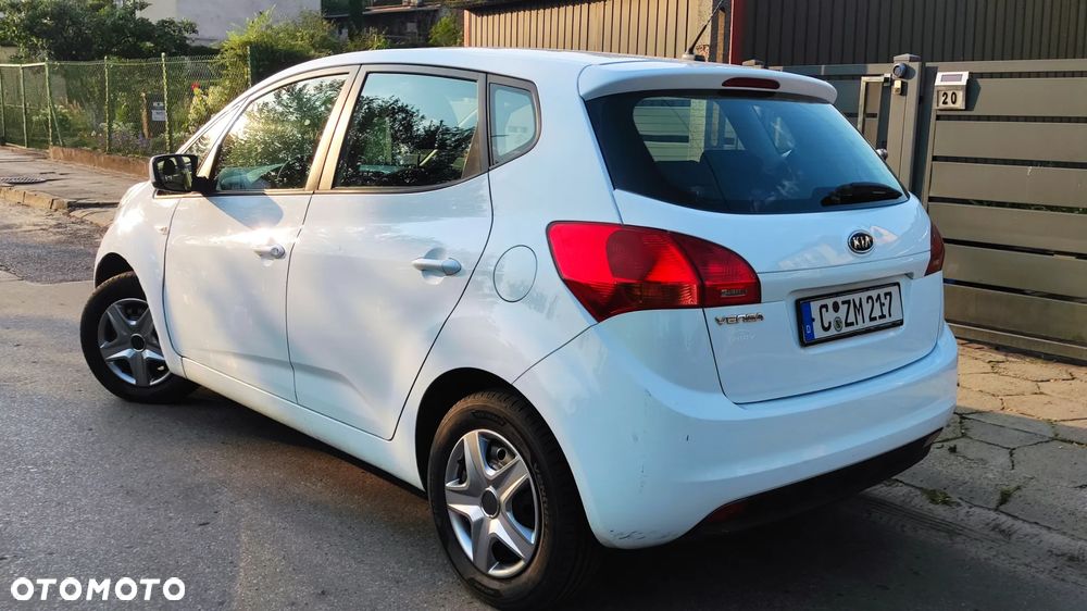 Kia Venga - 24