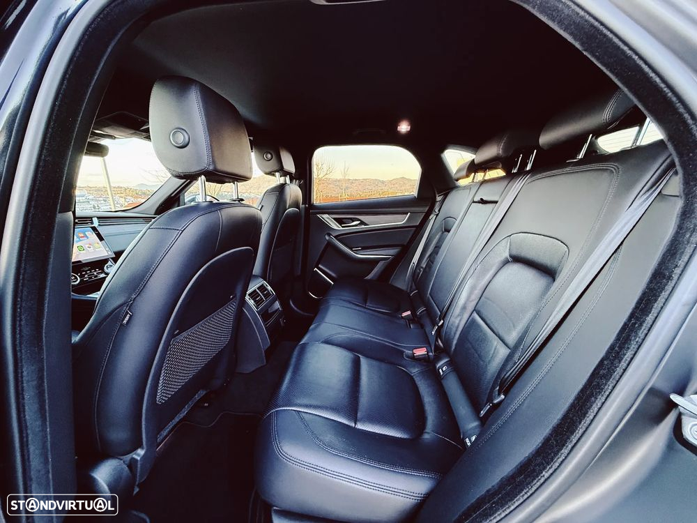 Jaguar F-Pace - 27