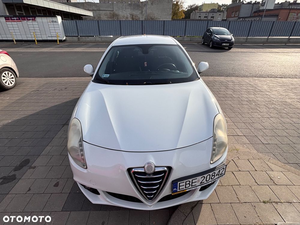 Alfa Romeo Giulietta 2011 photo 2