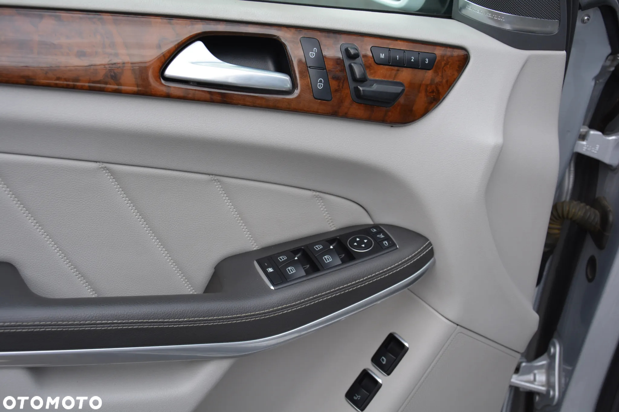 Mercedes-Benz GL - 13