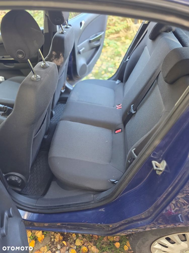 Opel Corsa 1.2 16V Edition / Active - 11