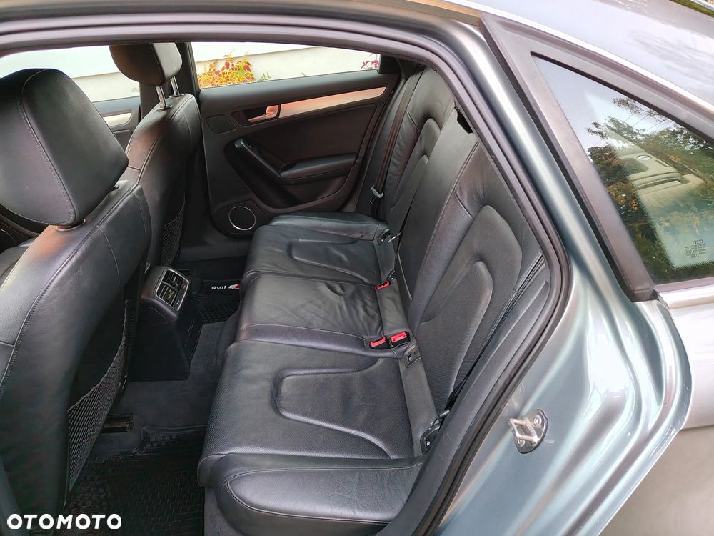 Audi A4 Limousine - 10
