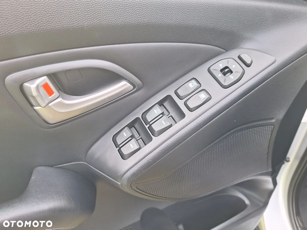 Hyundai ix35 1.7 CRDi 2WD blue Finale Silver - 21