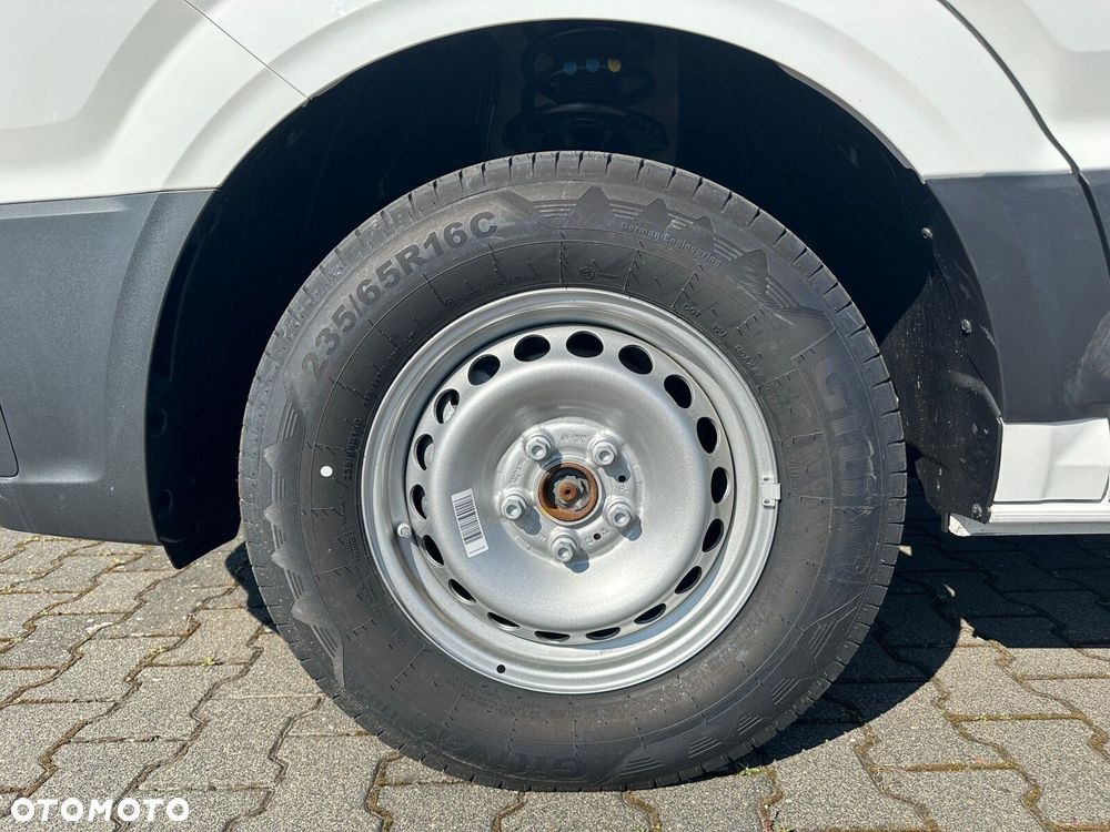 Volkswagen Crafter Podwozie z pojedynczą kabiną silnik: 2,0 l EURO VI SCR 163 KM / skrzynia biegów: Przedni napęd automatyczna 8-biegowa rozstaw osi: 4490 mm - 22