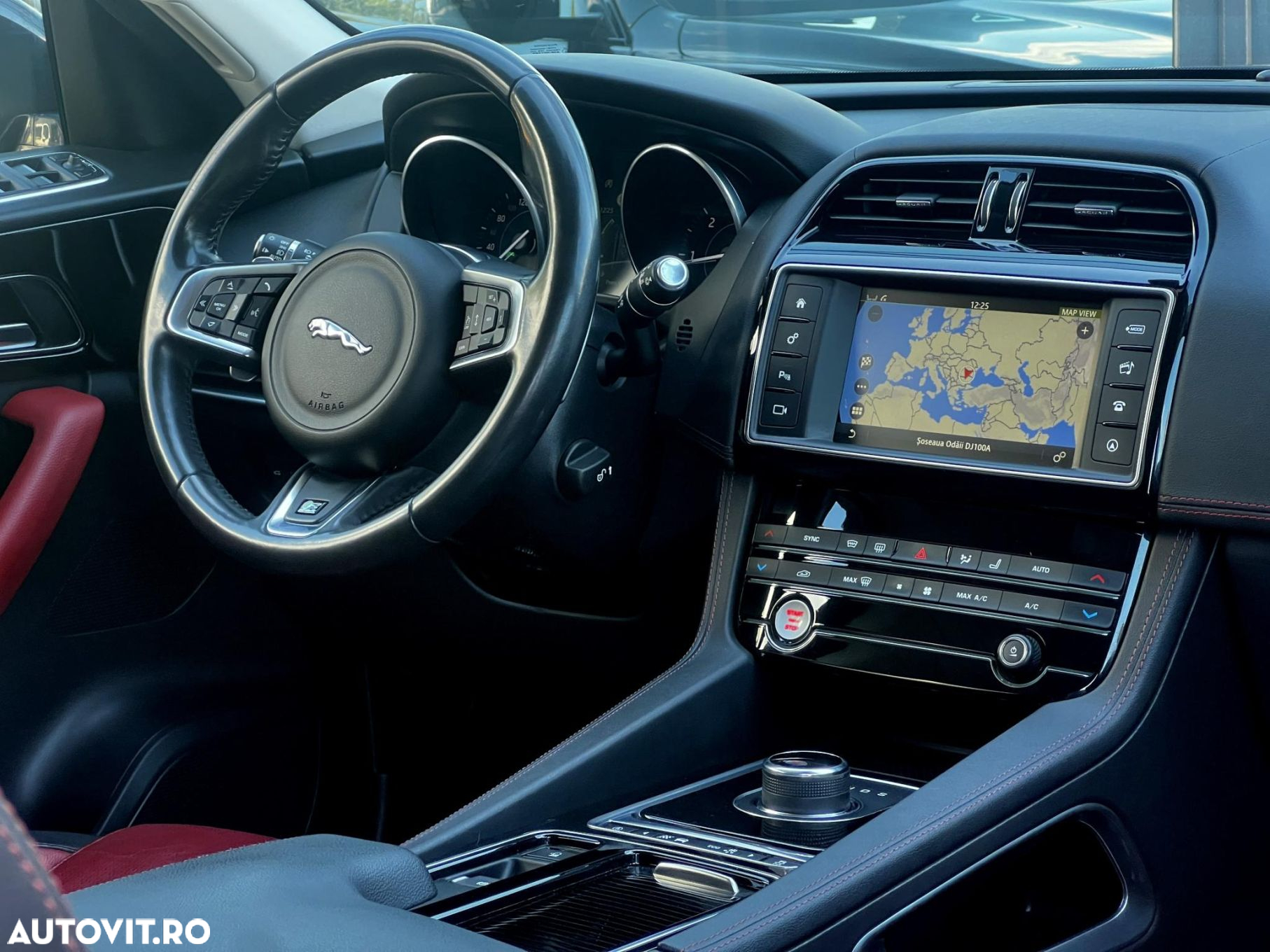 Jaguar F-Pace 20d AWD R-Sport - 8