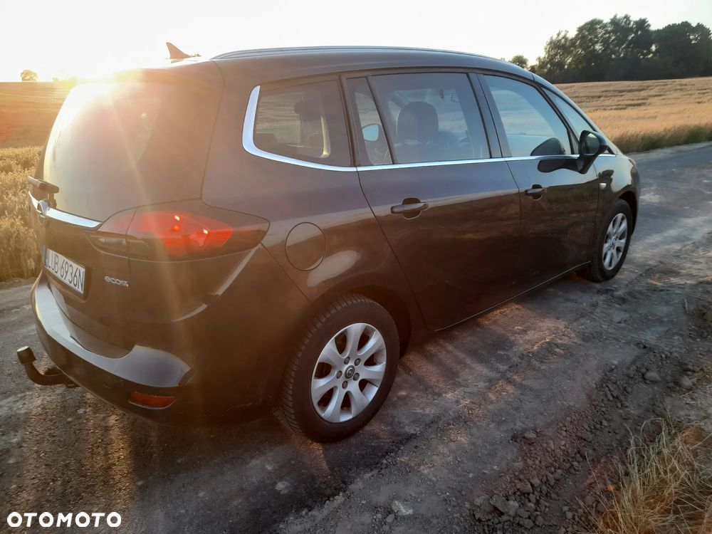 Opel Zafira - 10