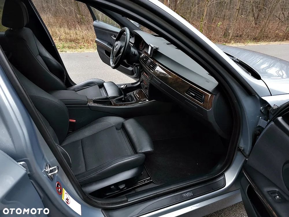 BMW Seria 3 320i - 25