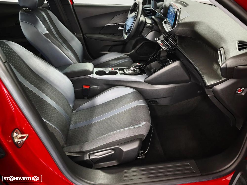 Peugeot e-2008 Allure - 32