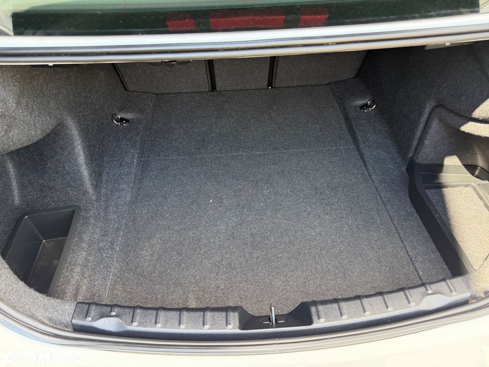 BMW Seria 3 318i Advantage - 32