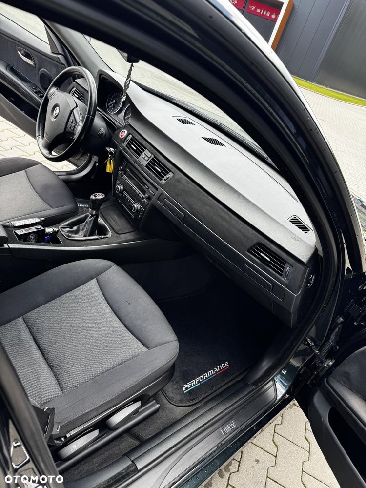 BMW Seria 3 320i - 15