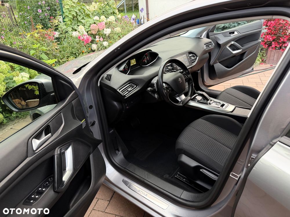 Peugeot 308 1.5 BlueHDi Allure Pack S&S EAT8 - 32