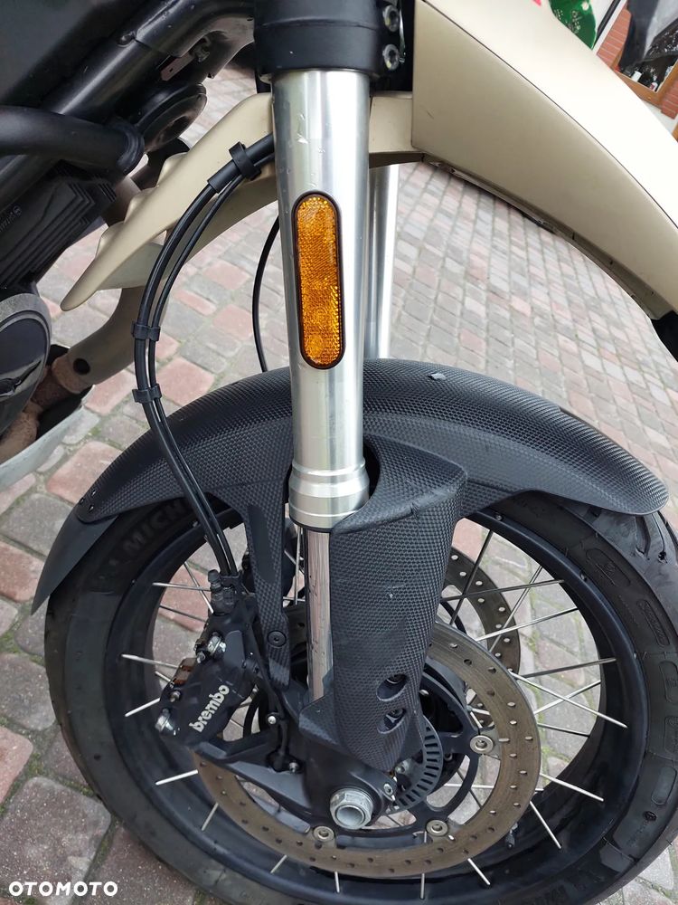 Moto Guzzi V85 - 10