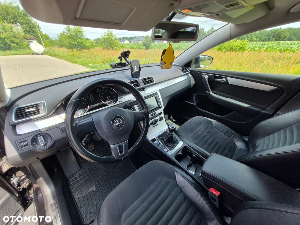 Volkswagen Passat 2.0 TDI Comfortline - 8