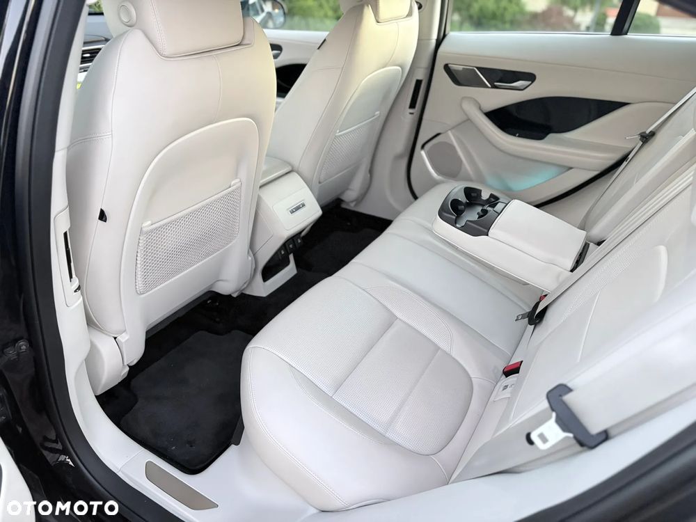 Jaguar I-Pace - 10