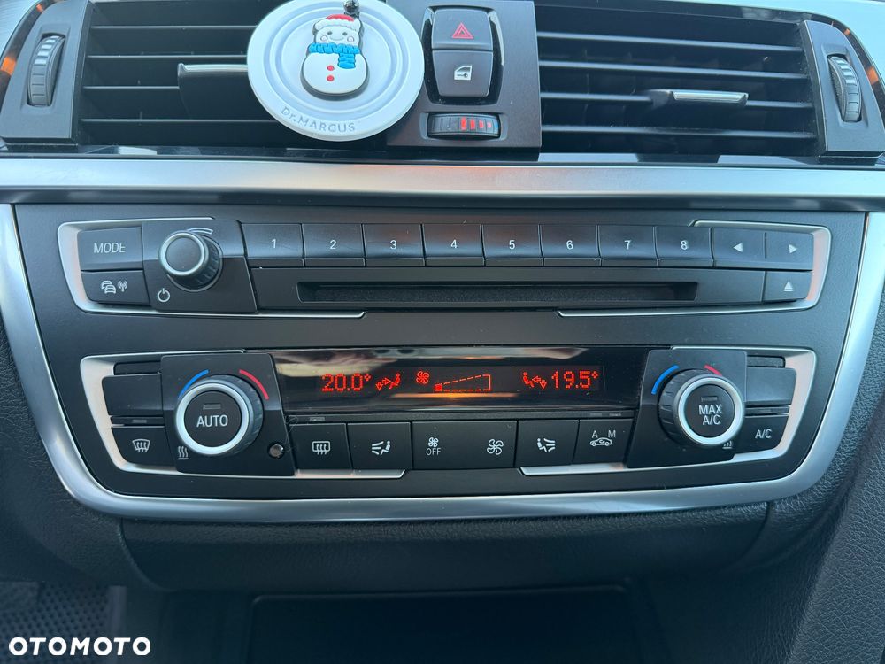 BMW Seria 3 318d Luxury Line - 20