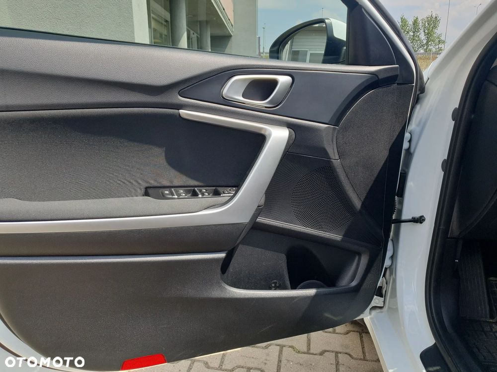 Kia Ceed 1.5 T-GDI M DCT - 11