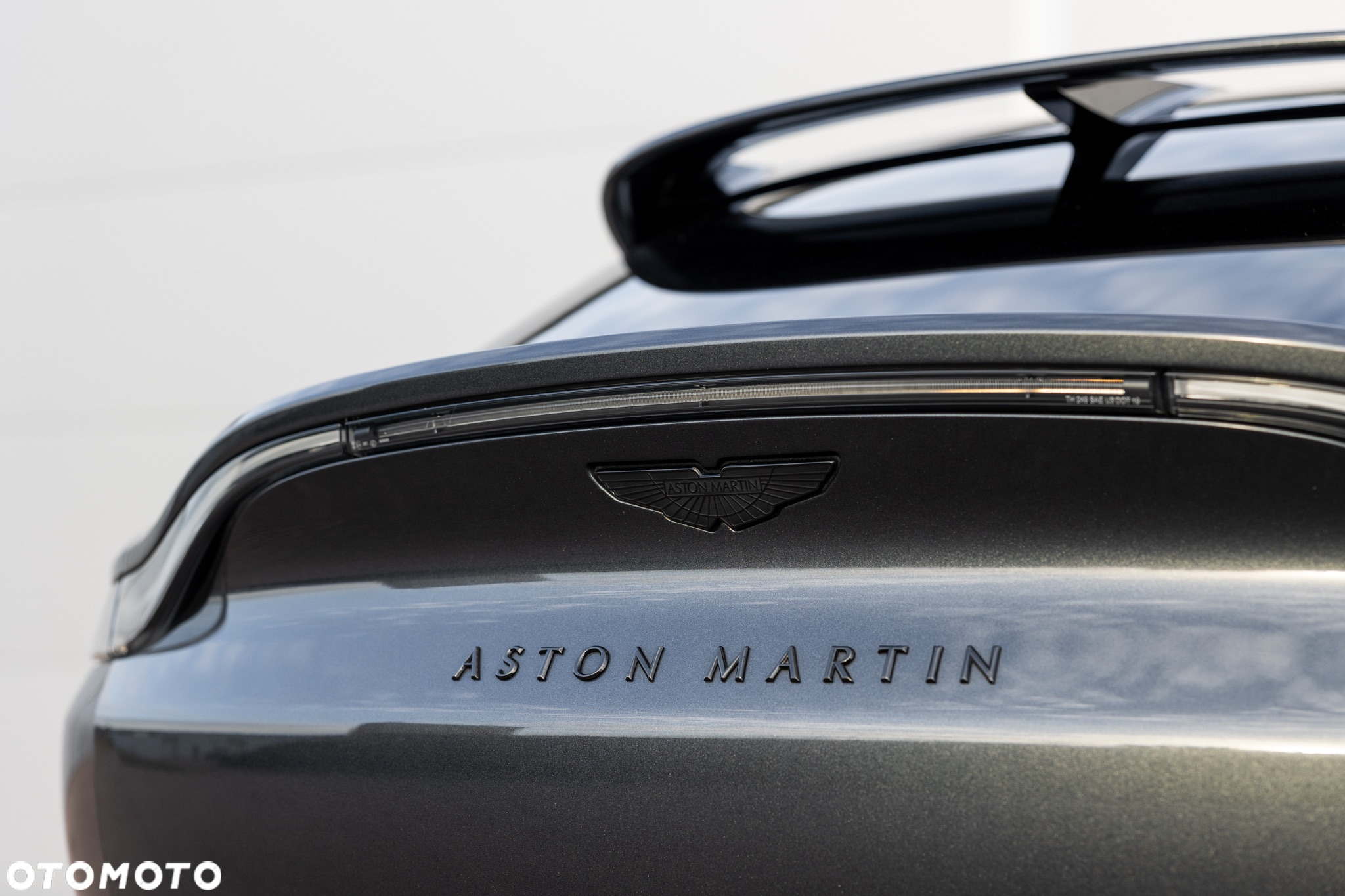 Aston Martin DBX Standard - 14