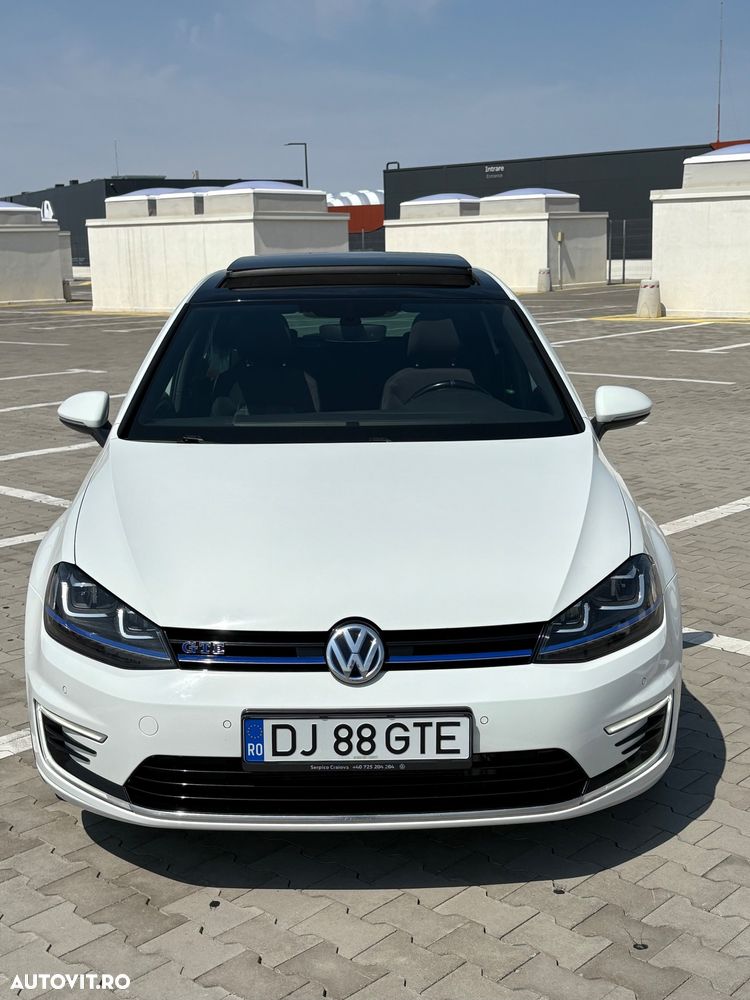 Volkswagen Golf - 1