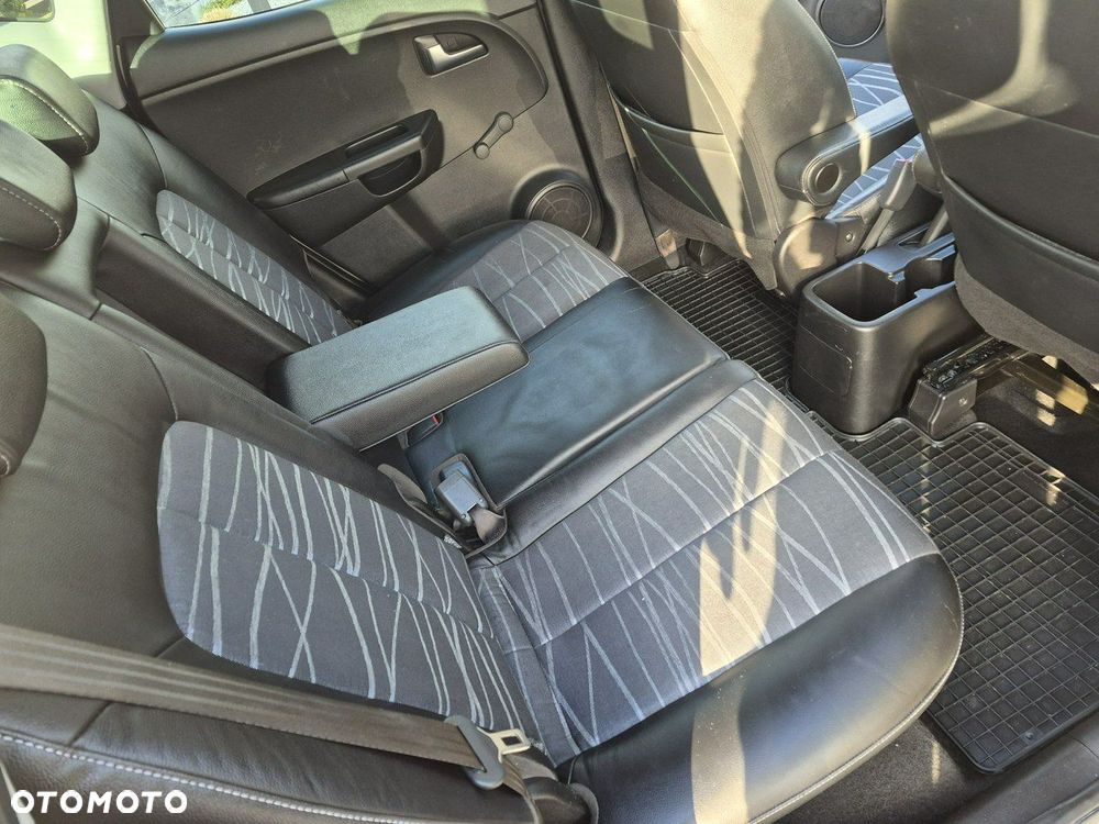 Kia Venga - 12