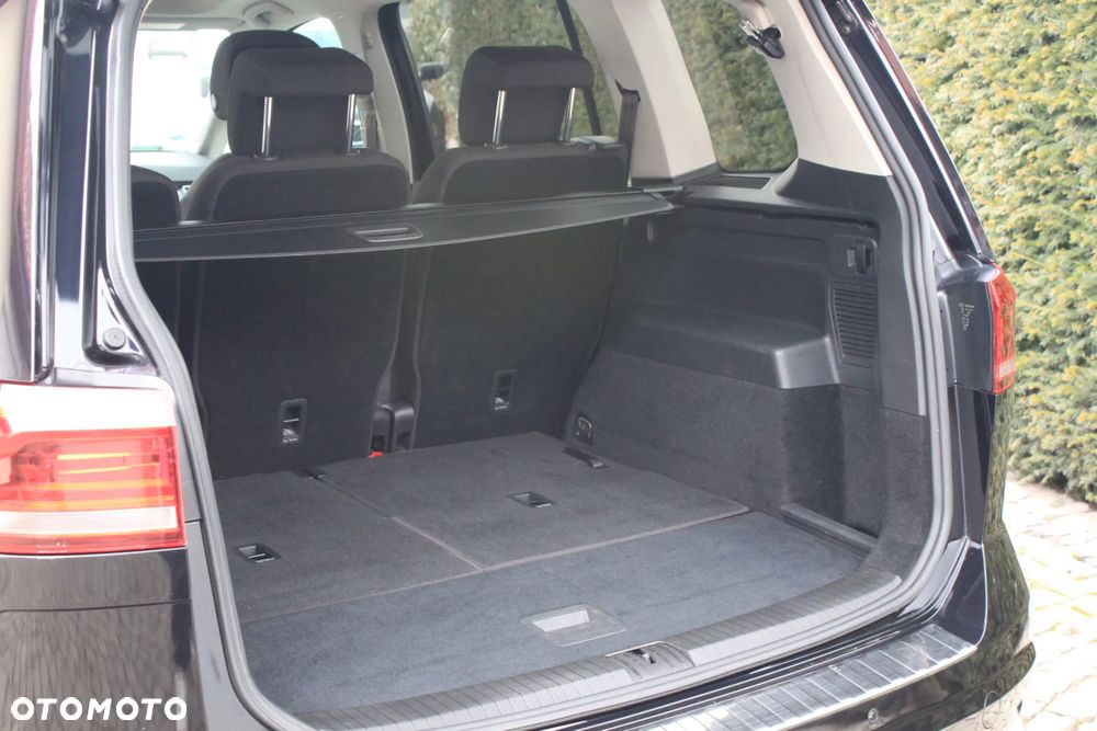Volkswagen Touran - 12
